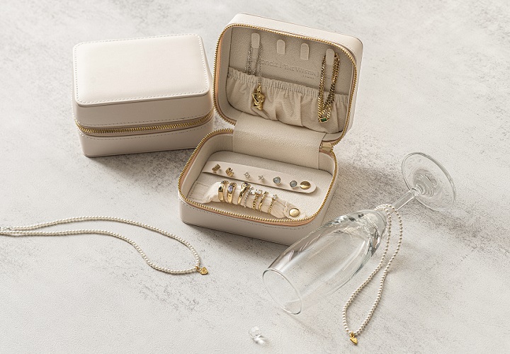 Jewelry Box & Gold Pearl Neckless  